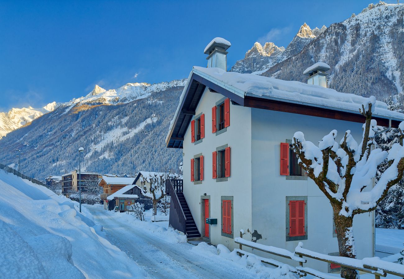 L'extérieur d'appartement et les vues sur les montagnes